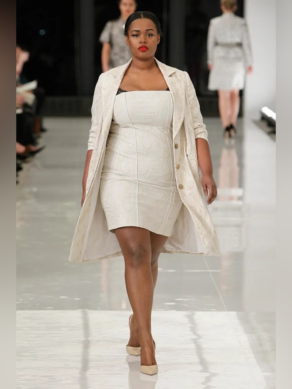 Isabel Toledo for Lane Bryant Elegant Cream Lace Strapless Dress